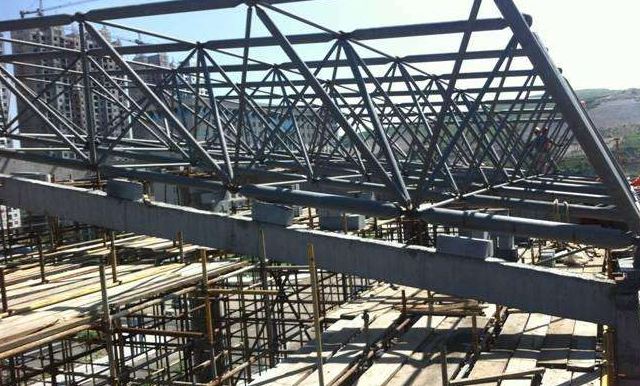 宁安简述网架公司的黑色压型钢板的吊装步履